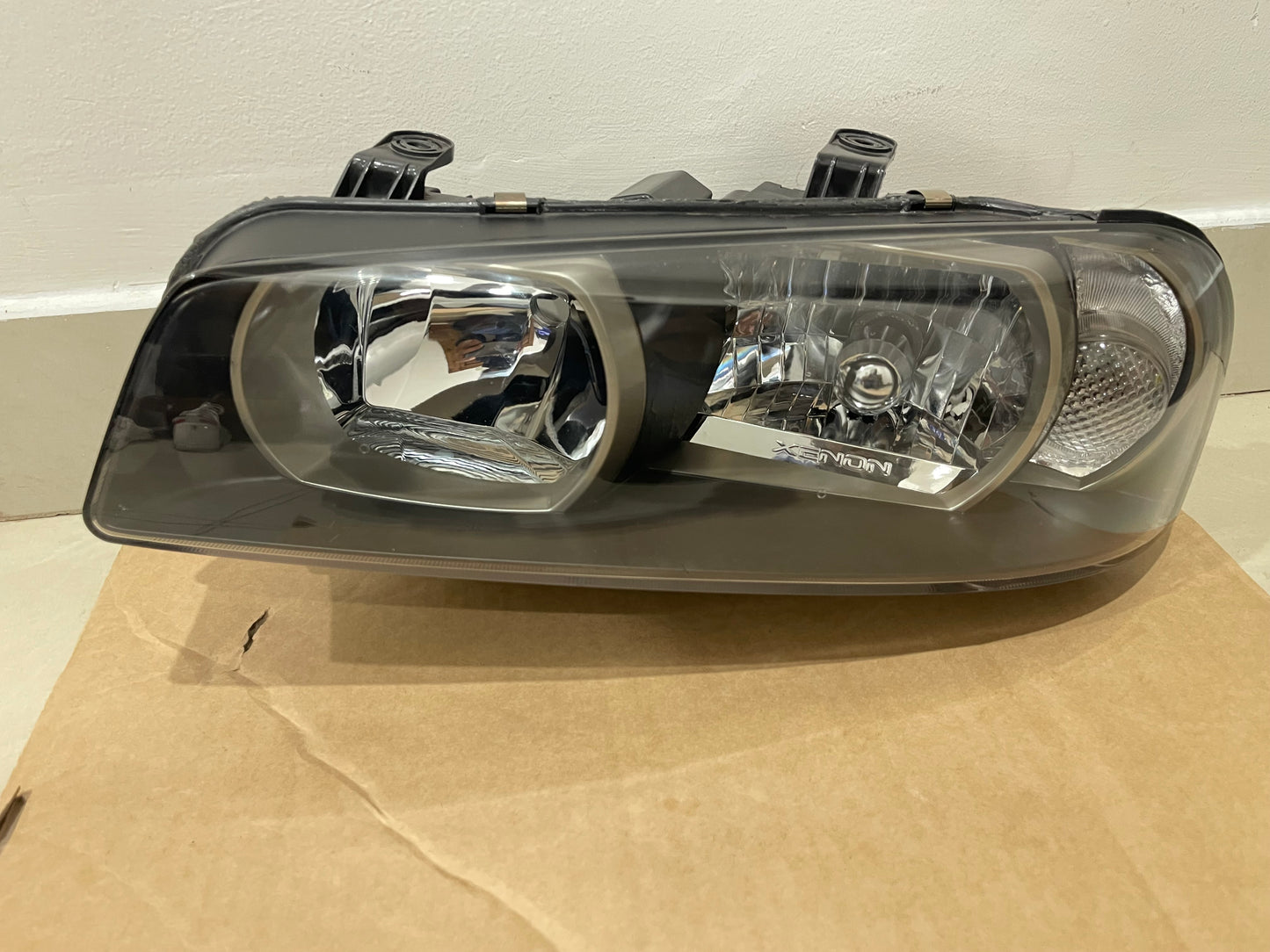 R34 SERIES 1 XENON HEDLIGHT