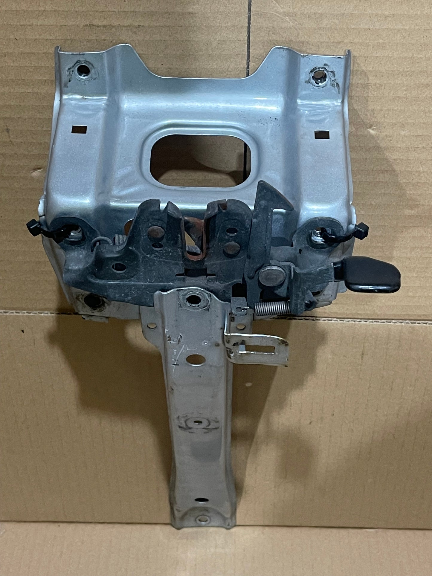 R32 GTR GENUINE BONNET LATCH AND SUPPORT