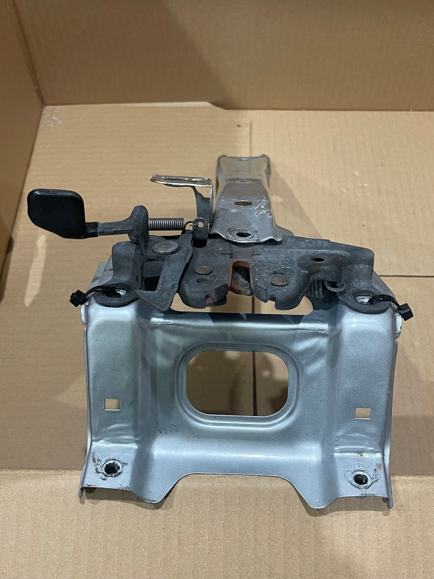 R32 GTR GENUINE BONNET LATCH AND SUPPORT