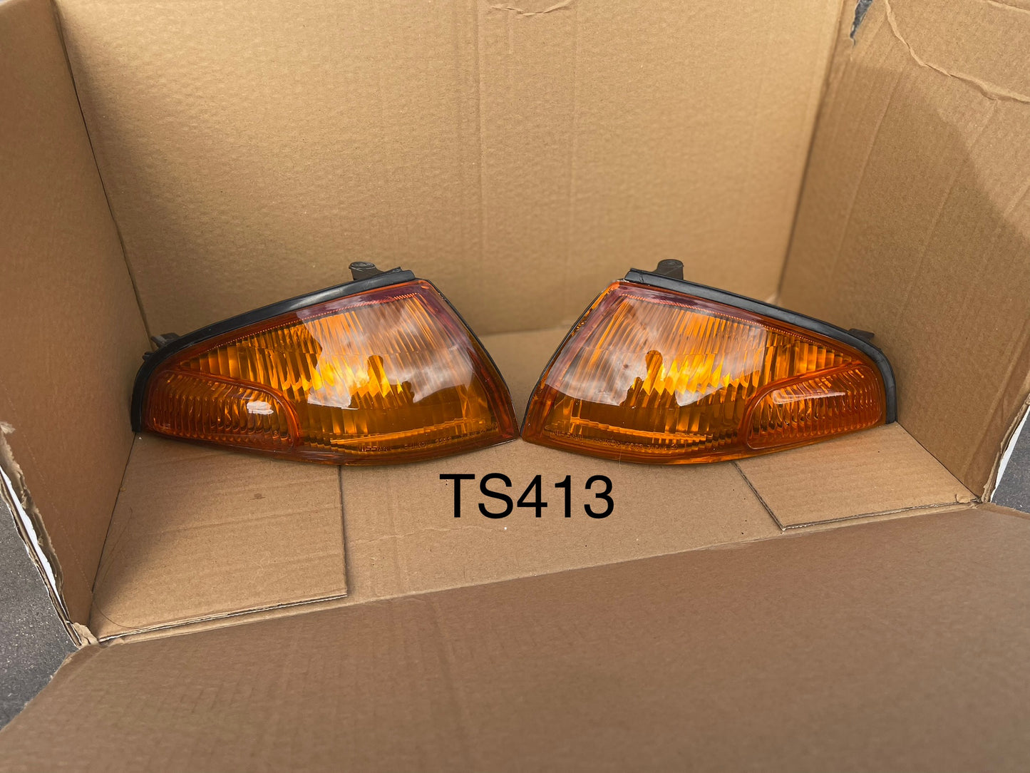 R32 OEM AMBER CORNER INDICATOR PAIR