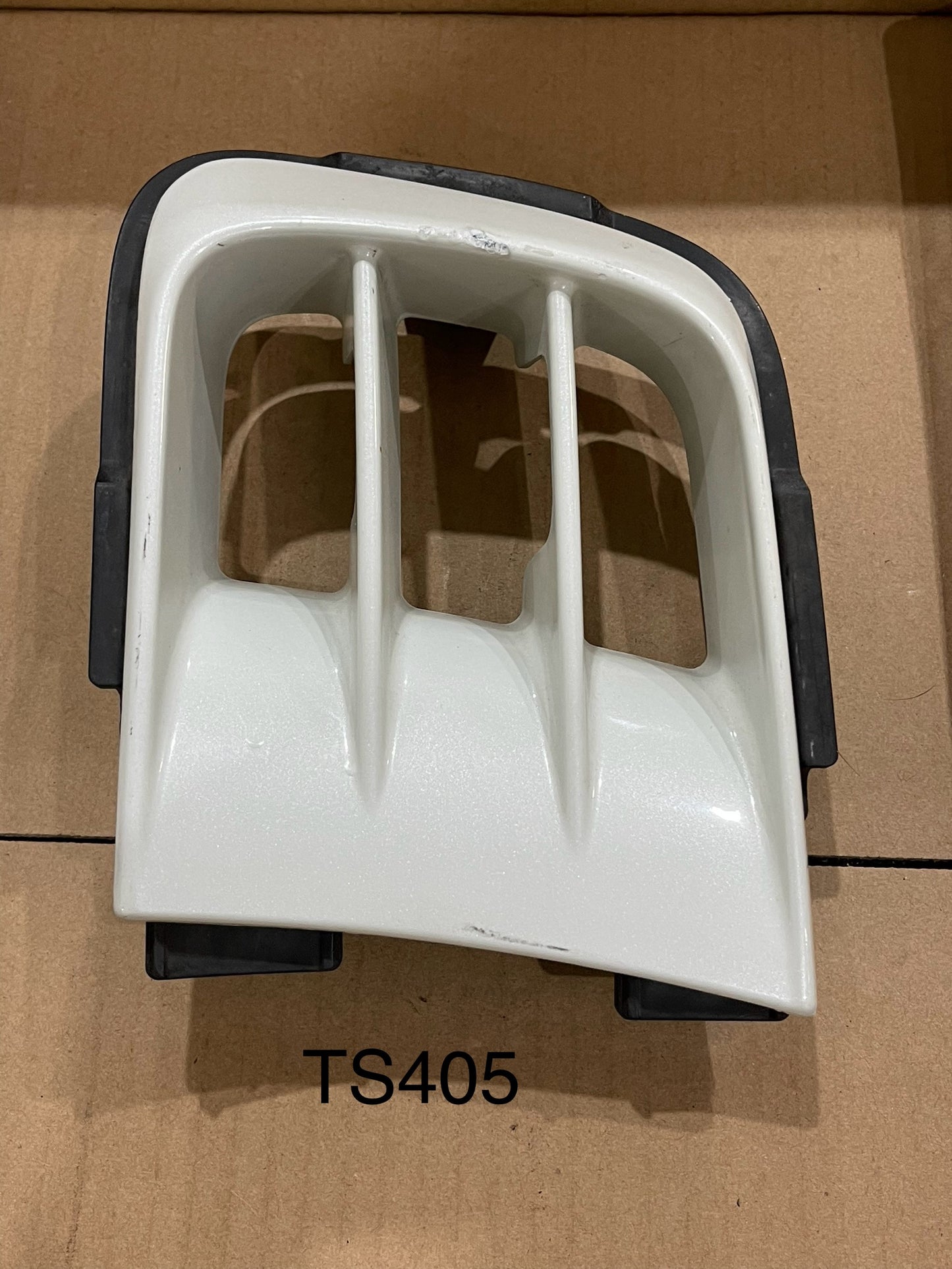 R34 GTT FRONT BUMPER VENT/DUCT
