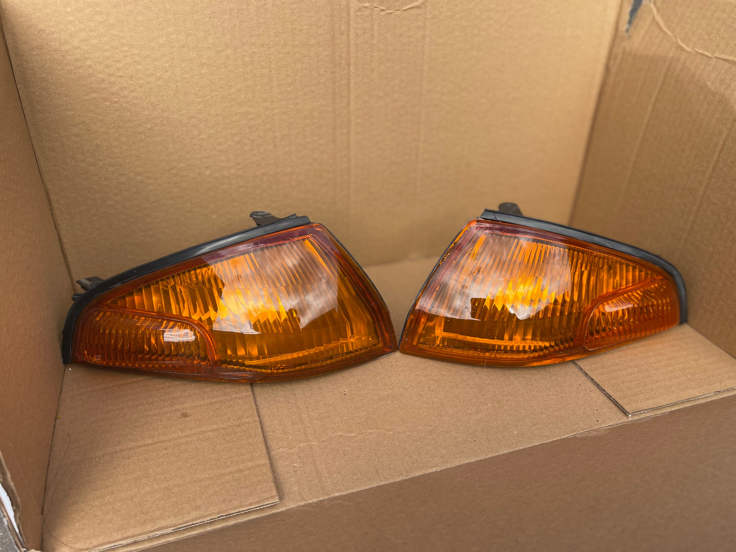 R32 OEM AMBER CORNER INDICATOR PAIR