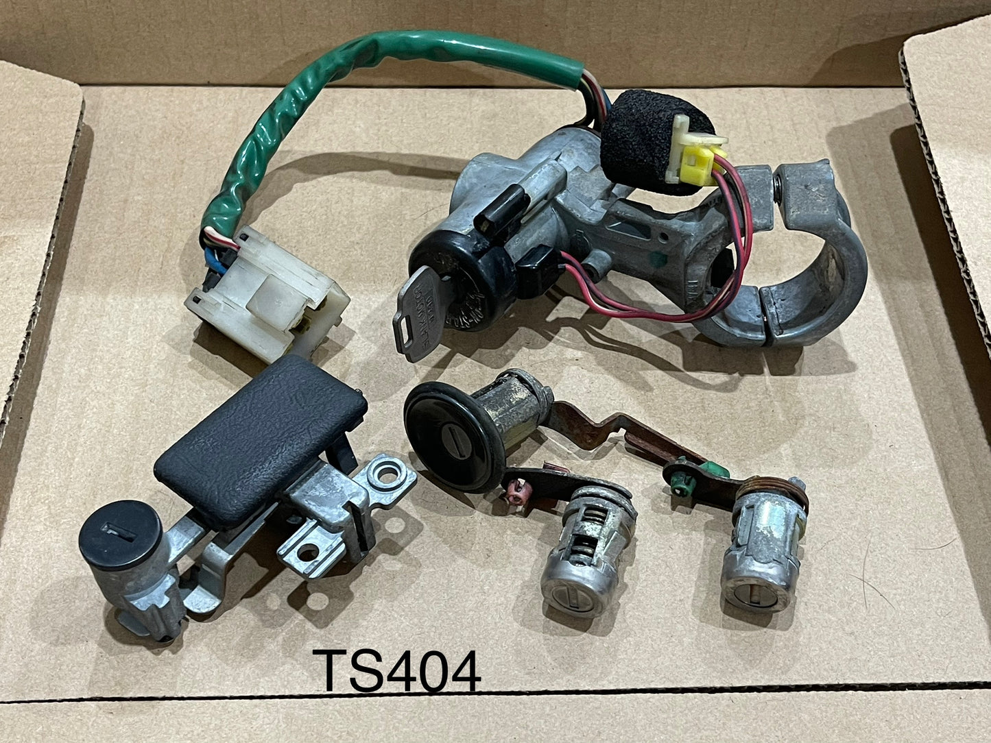 R32 SKYLINE IGNITION AND LOCK SET