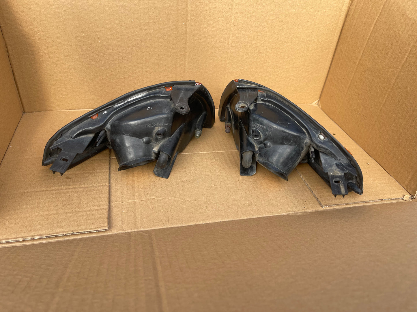 R32 OEM AMBER CORNER INDICATOR PAIR