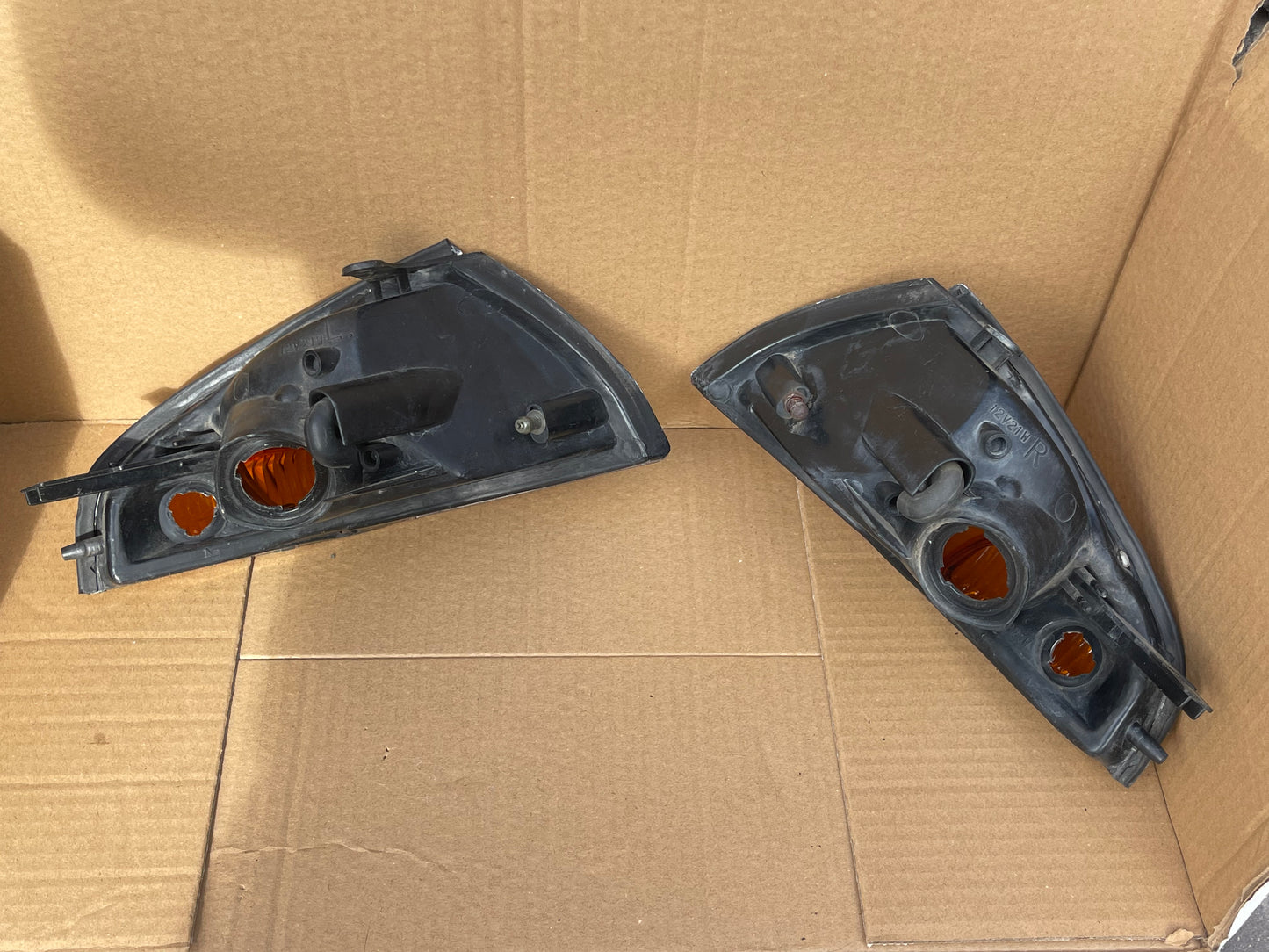 R32 OEM AMBER CORNER INDICATOR PAIR
