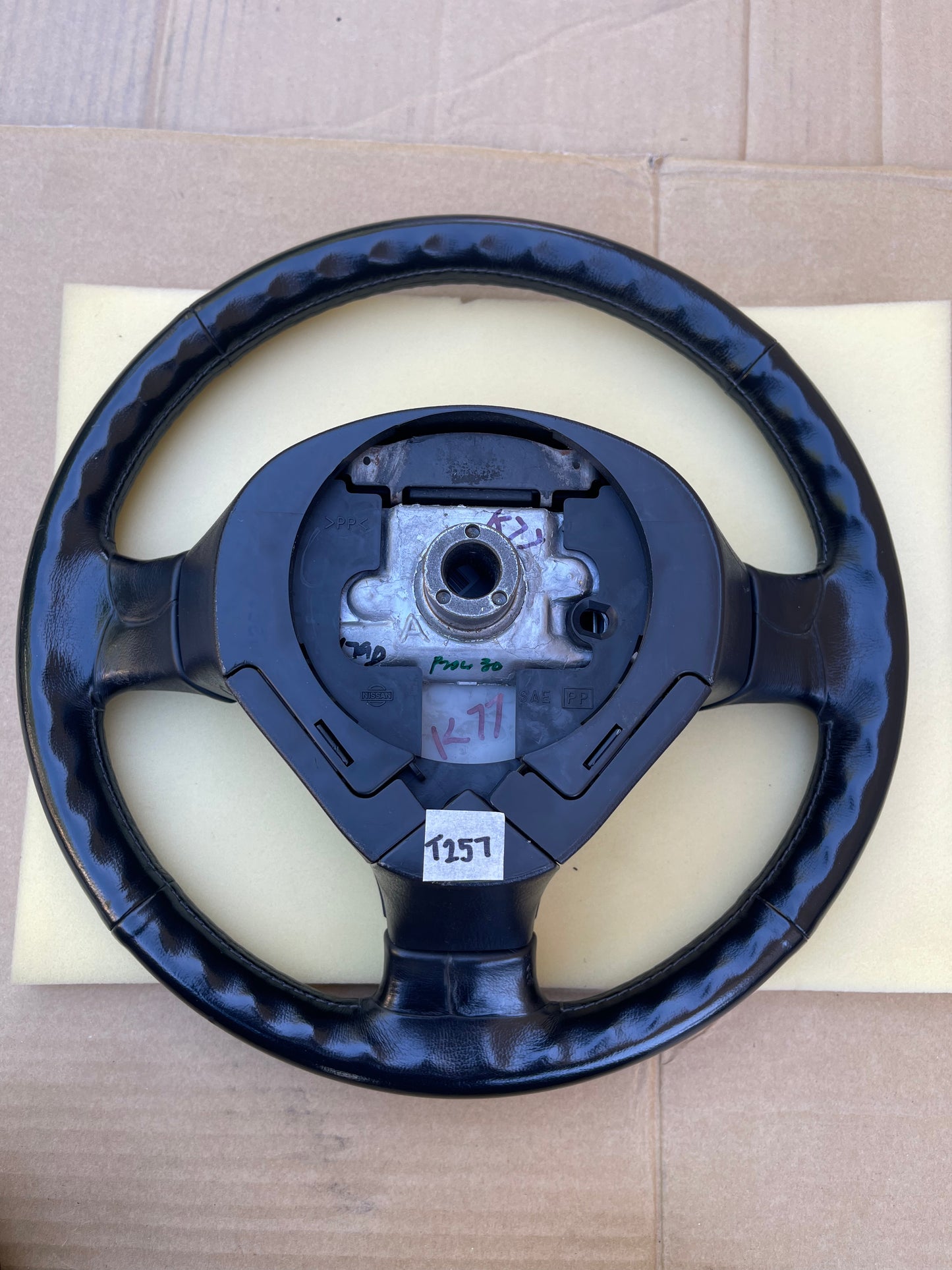 R34 MANUAL STEERING WHEEL WHITE STICH