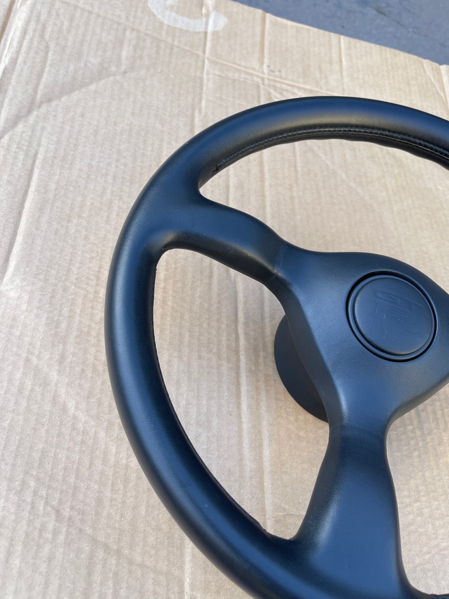 R32 GTR SERIES 1 STEERING WHEEL IN MINT CONDITION.