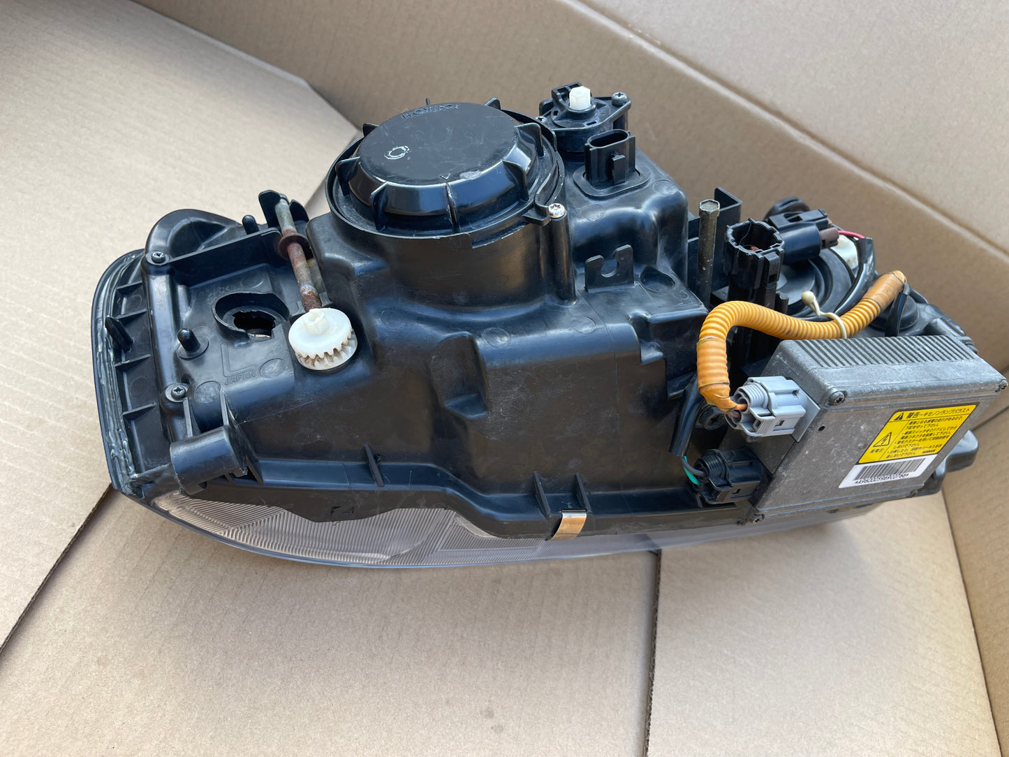R34 SERIES 1 XENON HEDLIGHT