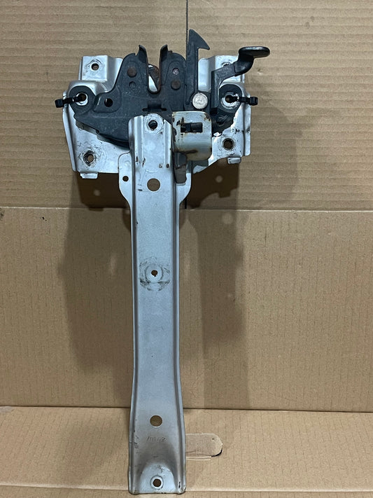 R32 GTR GENUINE BONNET LATCH AND SUPPORT