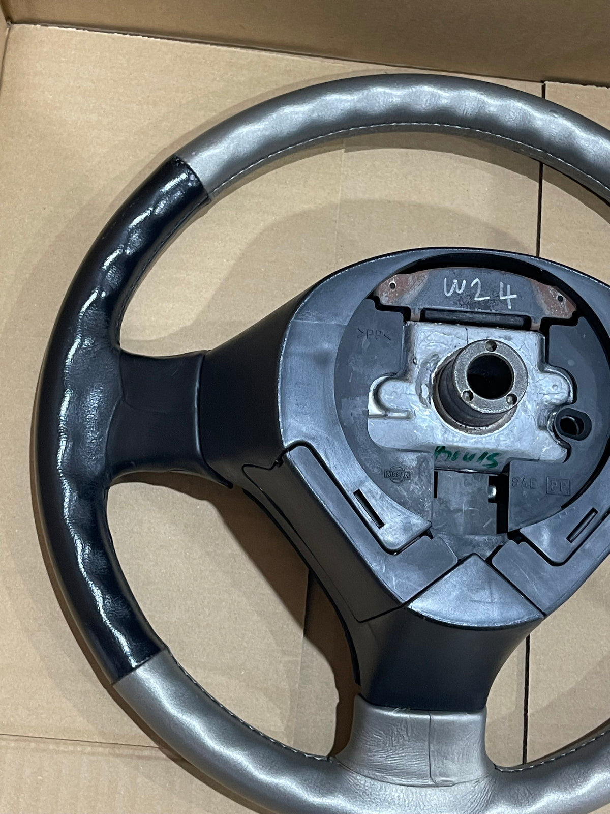 NISSAN SKYLINE R34 GT GTT AUTO STEERING WHEEL MINT (W24)