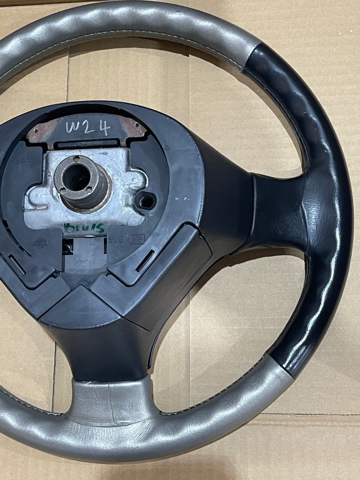 NISSAN SKYLINE R34 GT GTT AUTO STEERING WHEEL MINT (W24)
