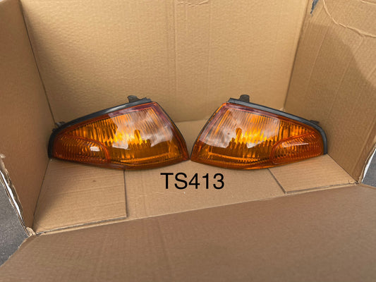 R32 OEM AMBER CORNER INDICATOR PAIR