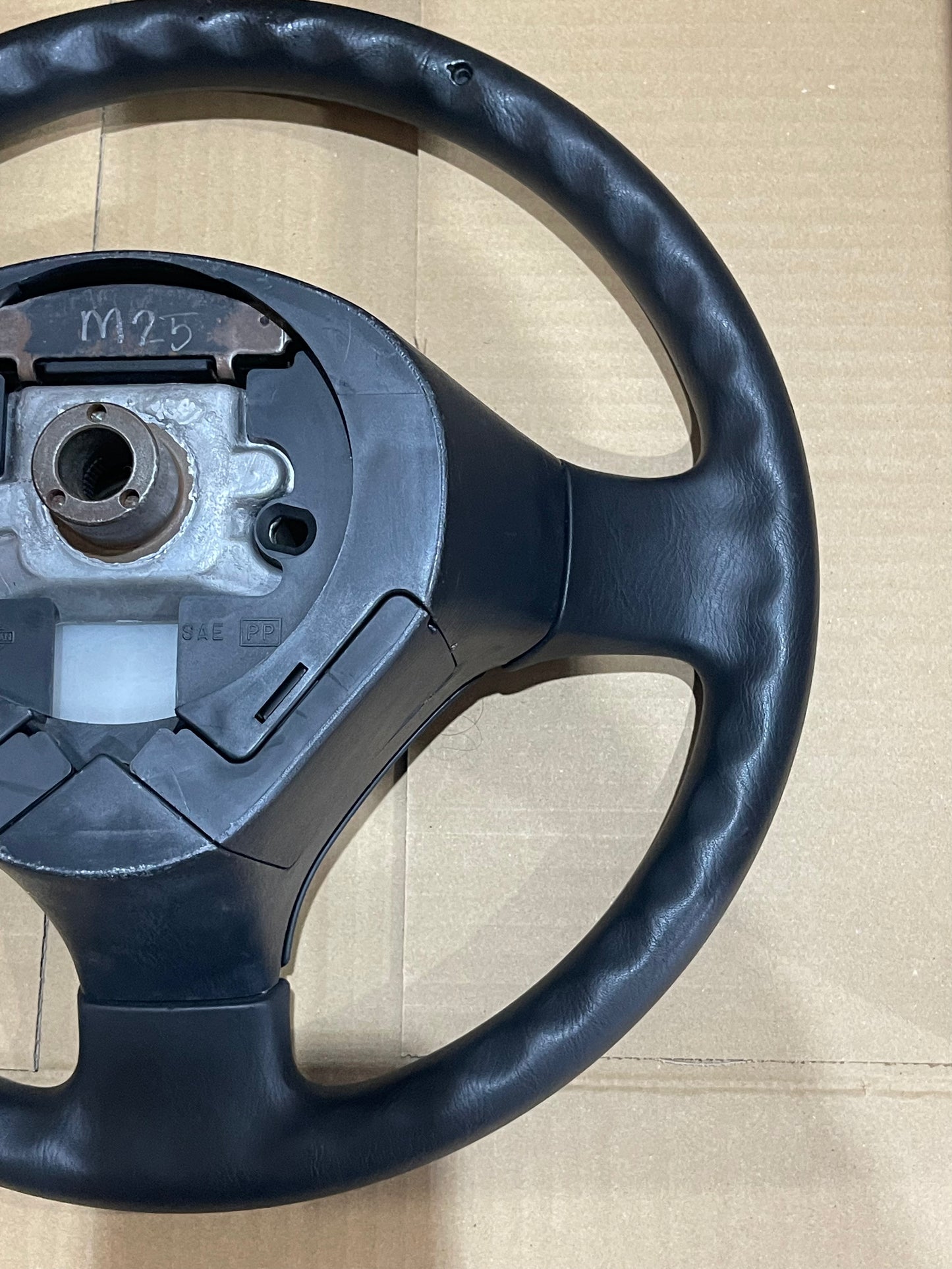 NISSAN SKYLINE R34/S15 GT GTT MANUAL STEERING WHEEL NEAR NEW..MINT (W25)