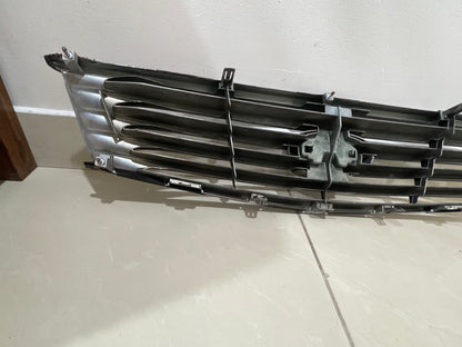 V36 SKYLINE INFINITY FRONT GRILL AND THE BADGE